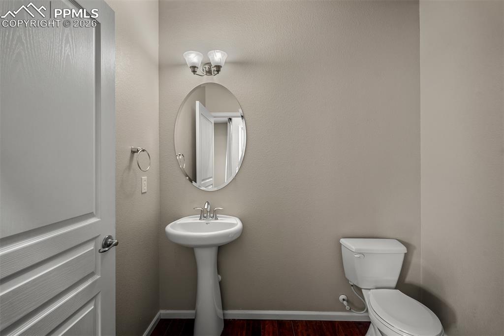 Image 22 of 48: Bathroom