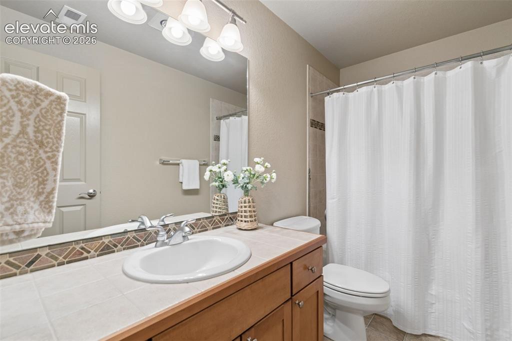 Image 22 of 29: Bathroom