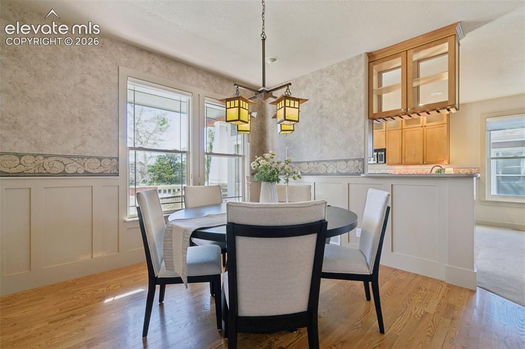 Image 4 of 29: Dining Area