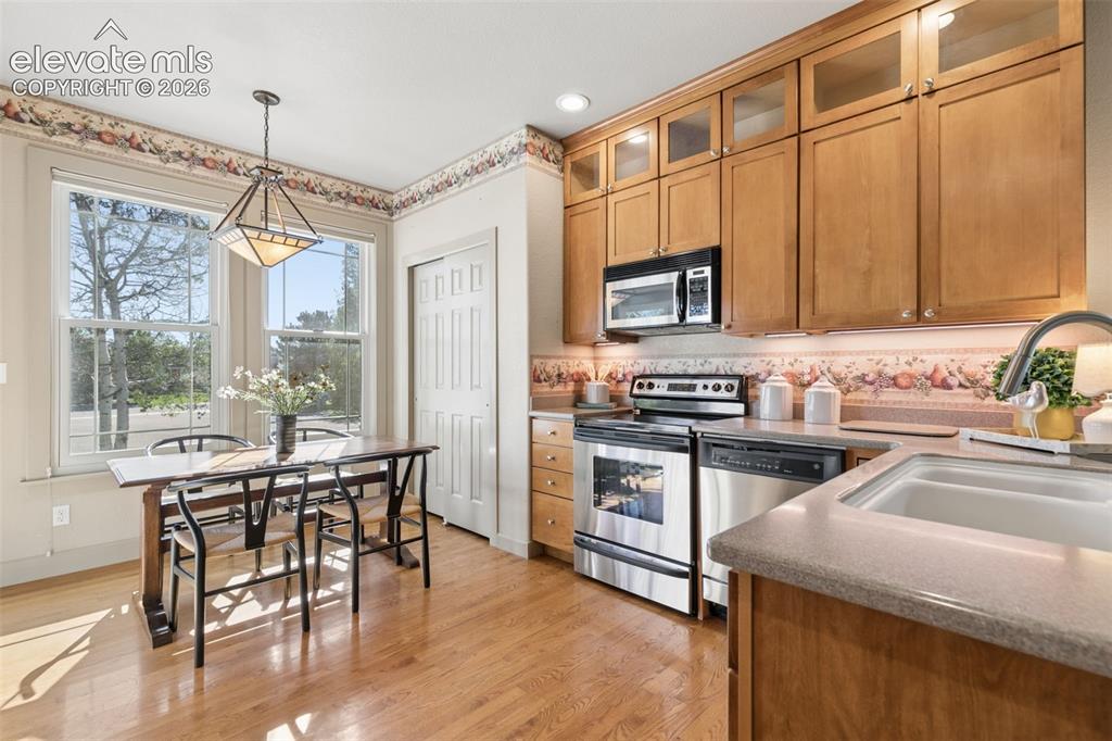 Image 6 of 29: Kitchen