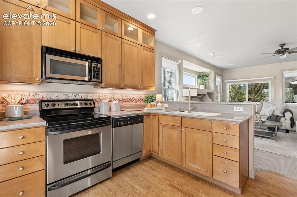 Image 7 of 29: Kitchen
