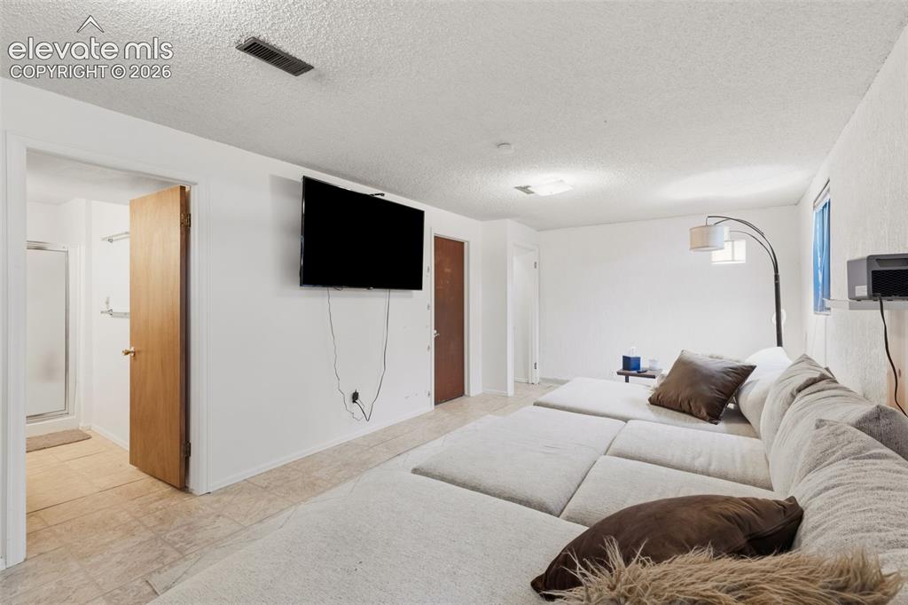 Image 19 of 33: Living Room
