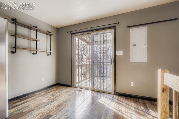 Image 10 of 23: Dining Area