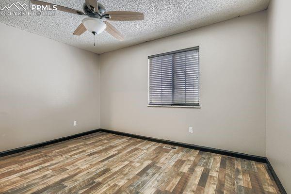 Image 11 of 23: Bedroom