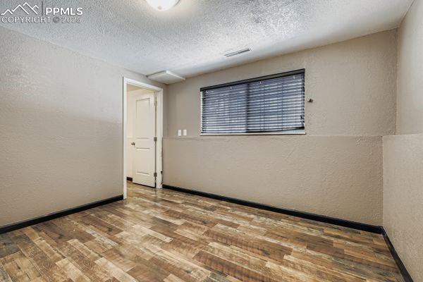 Image 15 of 23: Bedroom