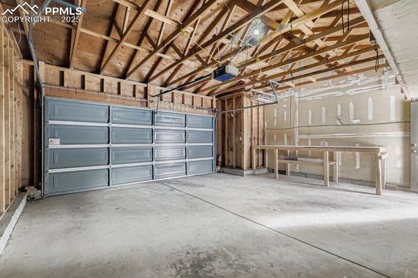 Image 18 of 23: Garage