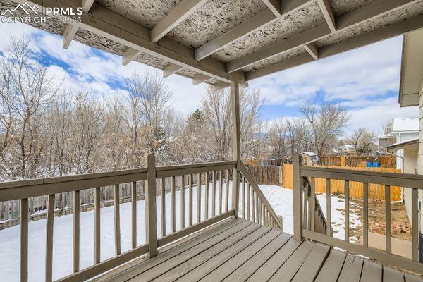 Image 19 of 23: Deck