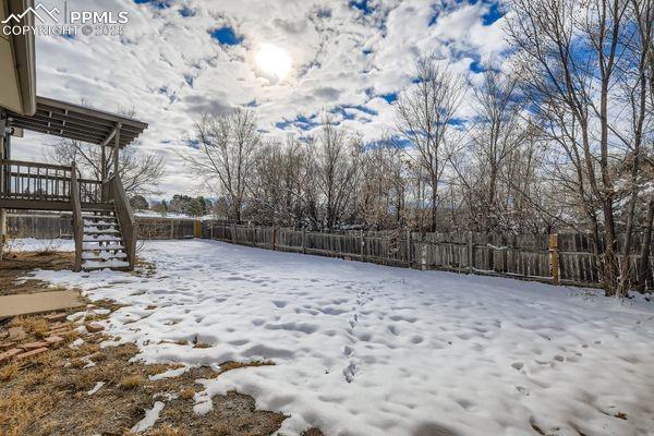 Image 20 of 23: Yard