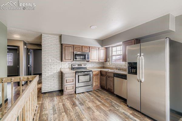 Image 7 of 23: Kitchen