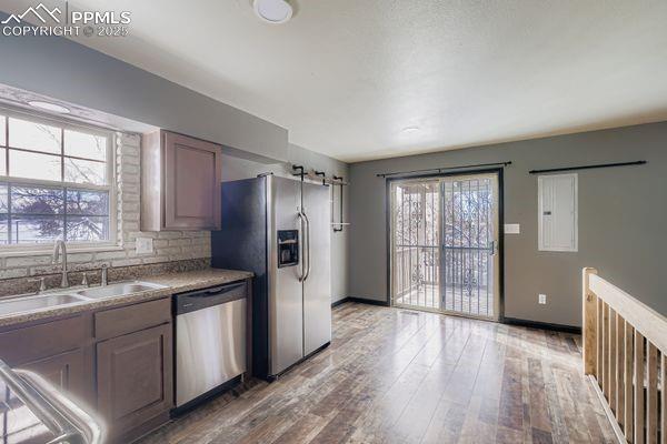 Image 8 of 23: Kitchen