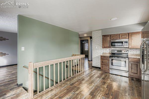 Image 9 of 23: Kitchen