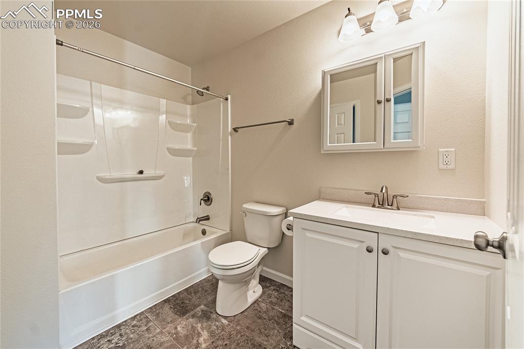 Image 18 of 35: Bathroom