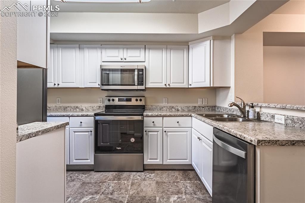 Image 3 of 35: Kitchen