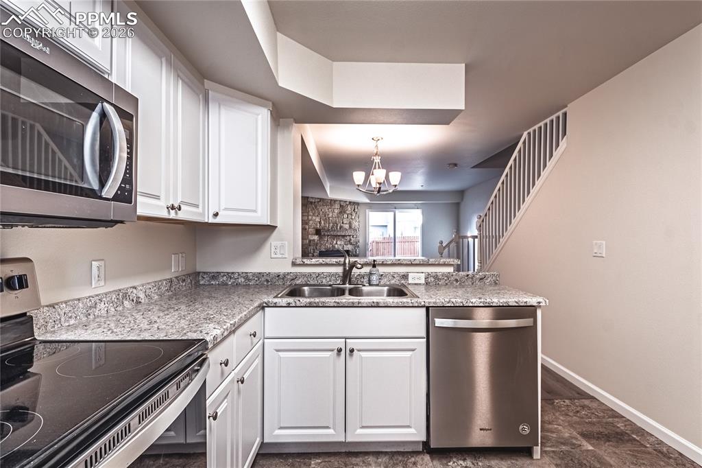 Image 5 of 35: Kitchen