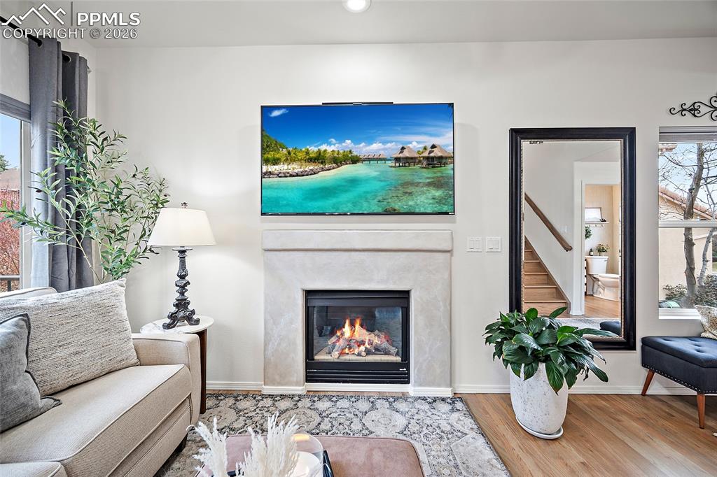 Image 10 of 50: Living Room