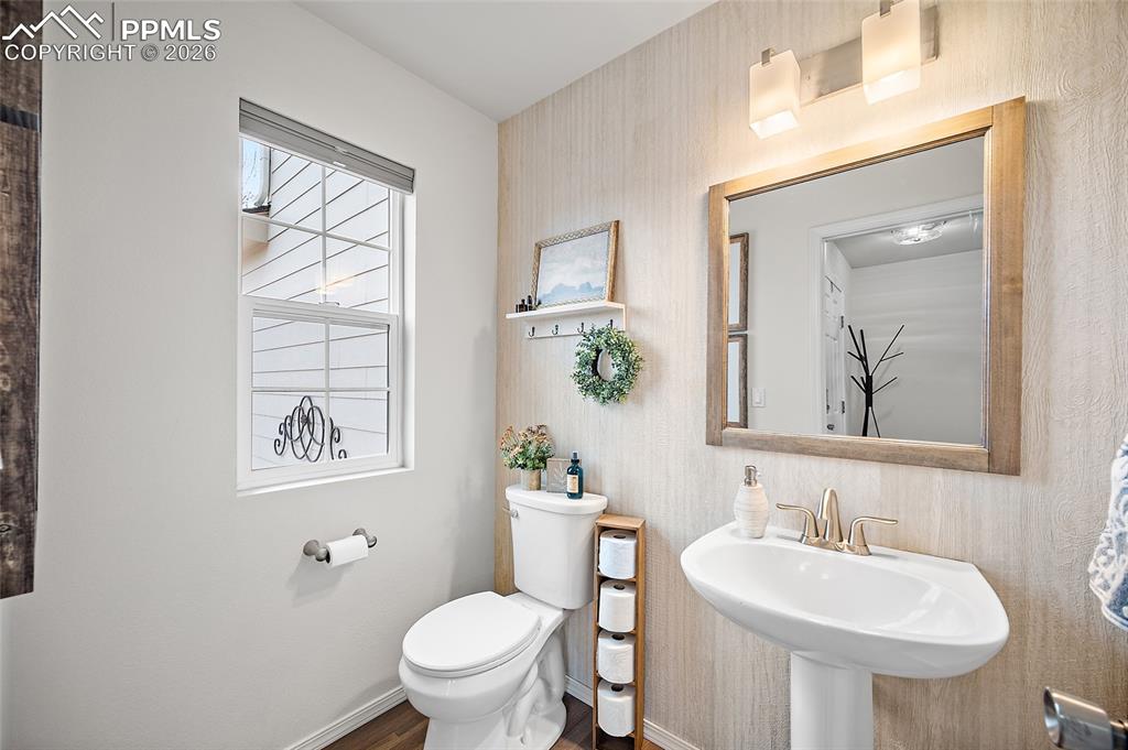 Image 11 of 50: Bathroom