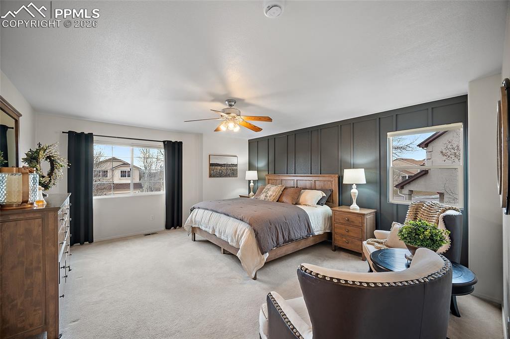 Image 19 of 50: Bedroom