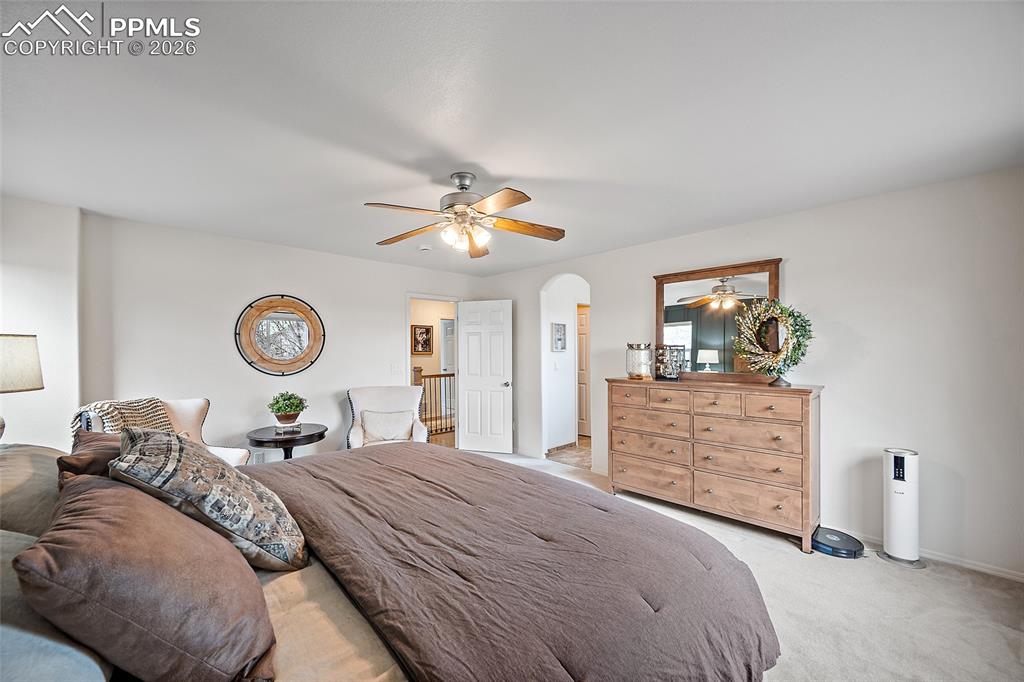 Image 21 of 50: Bedroom