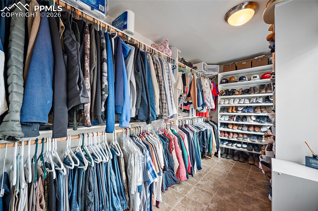 Image 24 of 50: Closet