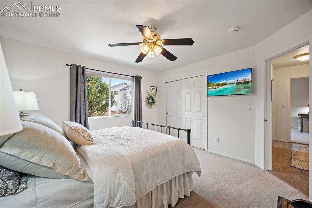 Image 28 of 50: Bedroom