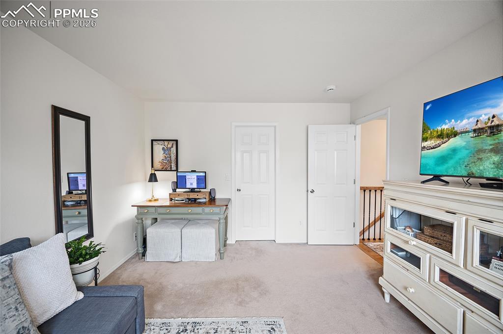 Image 31 of 50: Sitting Room