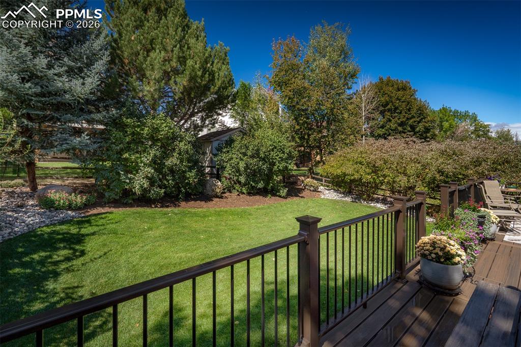 Image 39 of 50: Deck