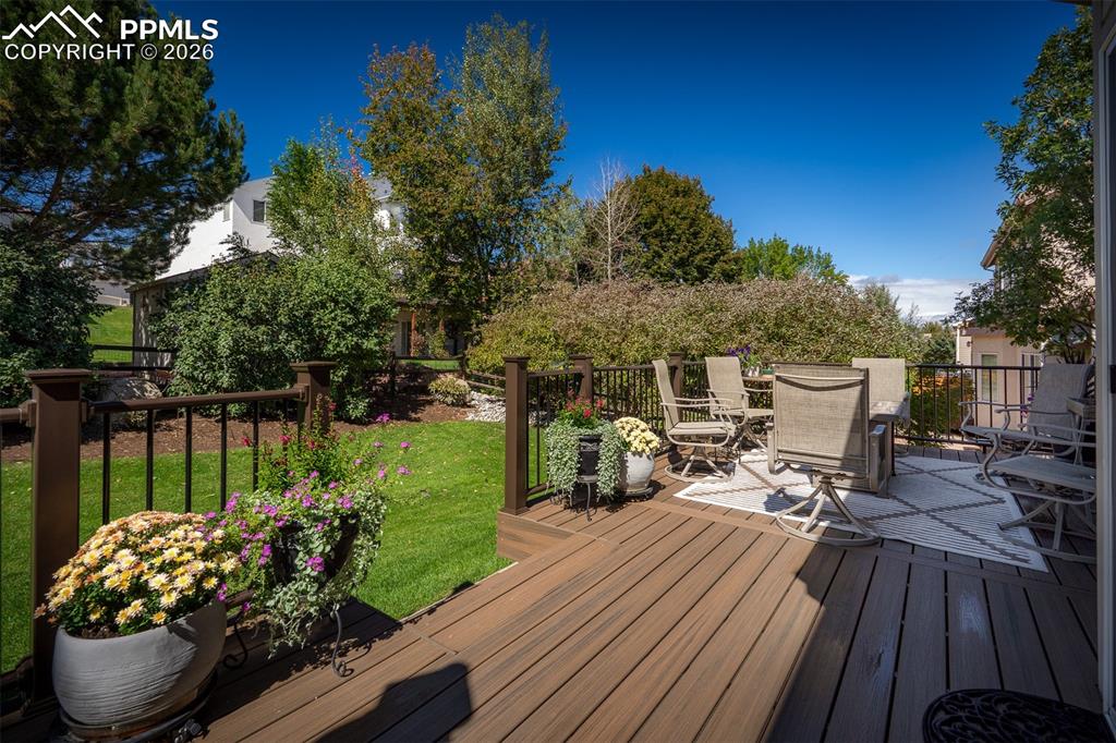 Image 40 of 50: Deck