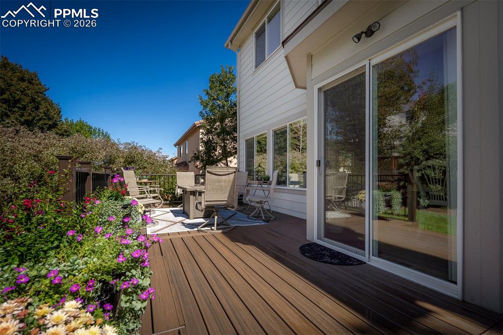 Image 41 of 50: Deck