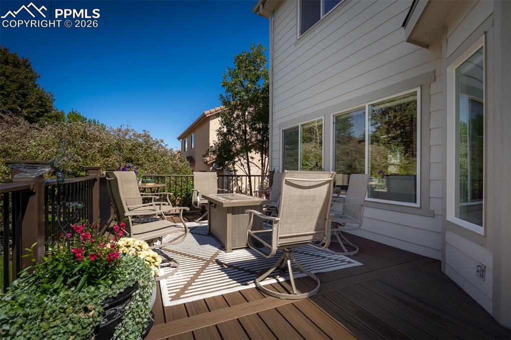 Image 42 of 50: Deck