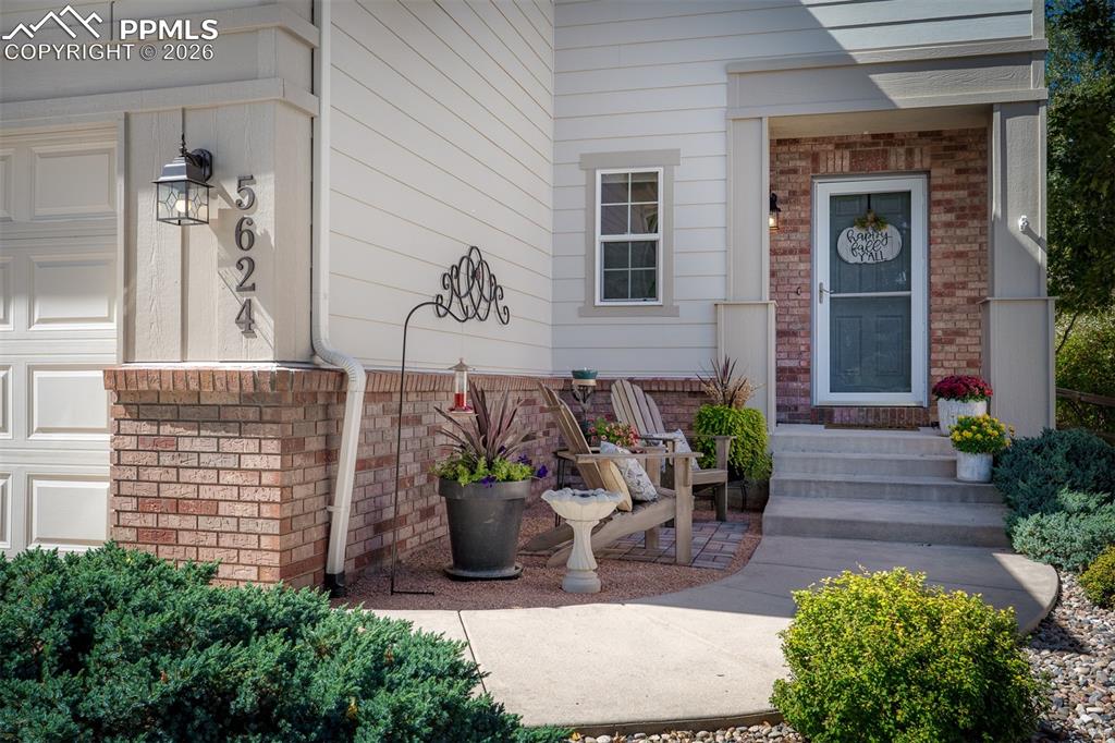 Image 5 of 50: Entry