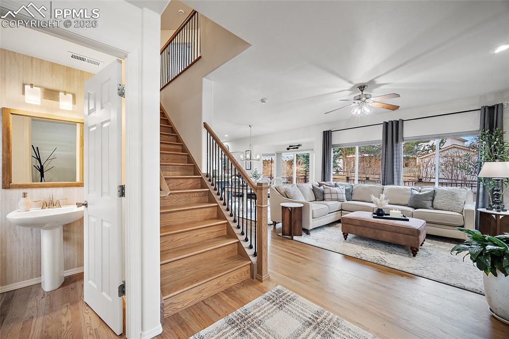 Image 6 of 50: Living Room