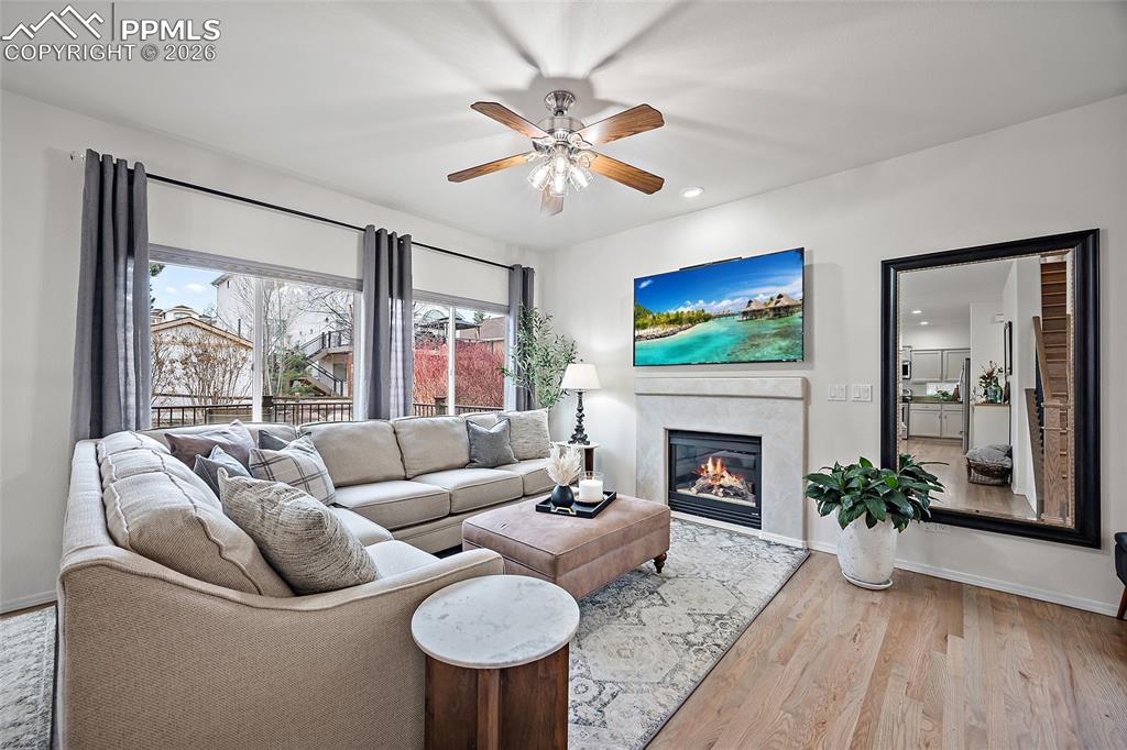 Image 9 of 50: Living Room