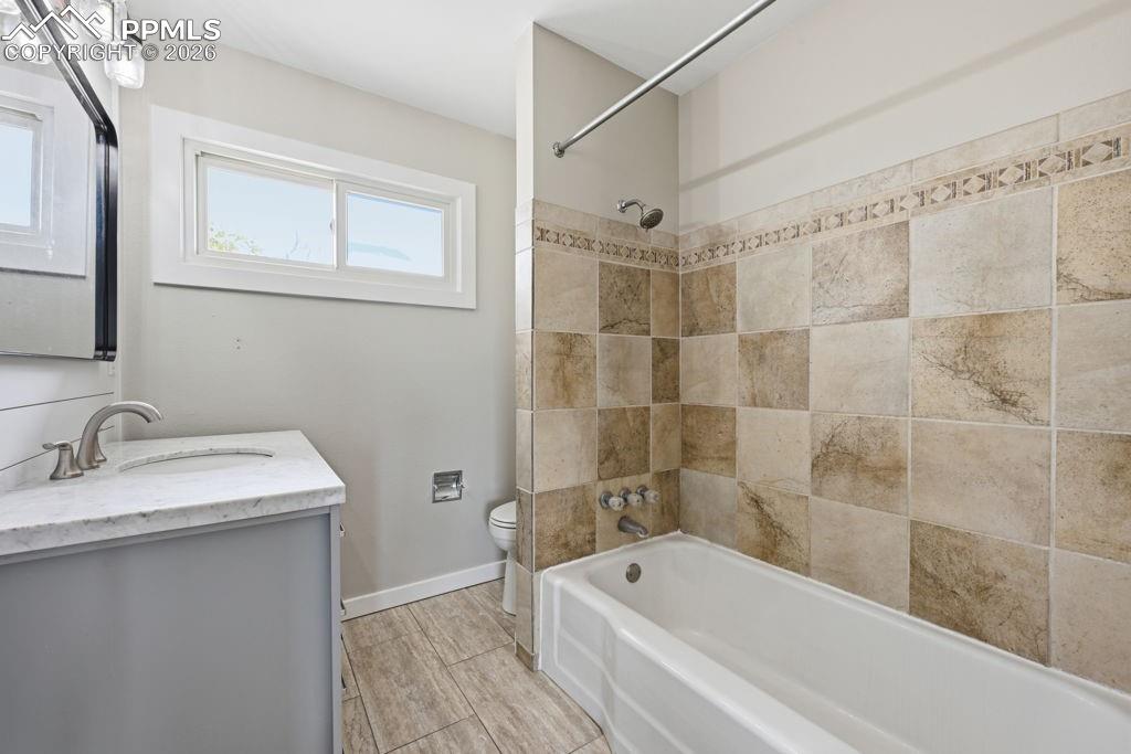 Image 10 of 26: Bathroom