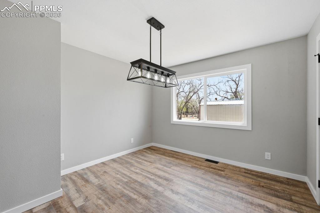 Image 15 of 26: Dining Area