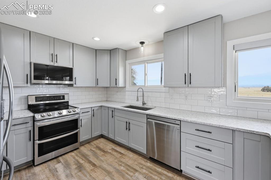 Image 4 of 26: Kitchen