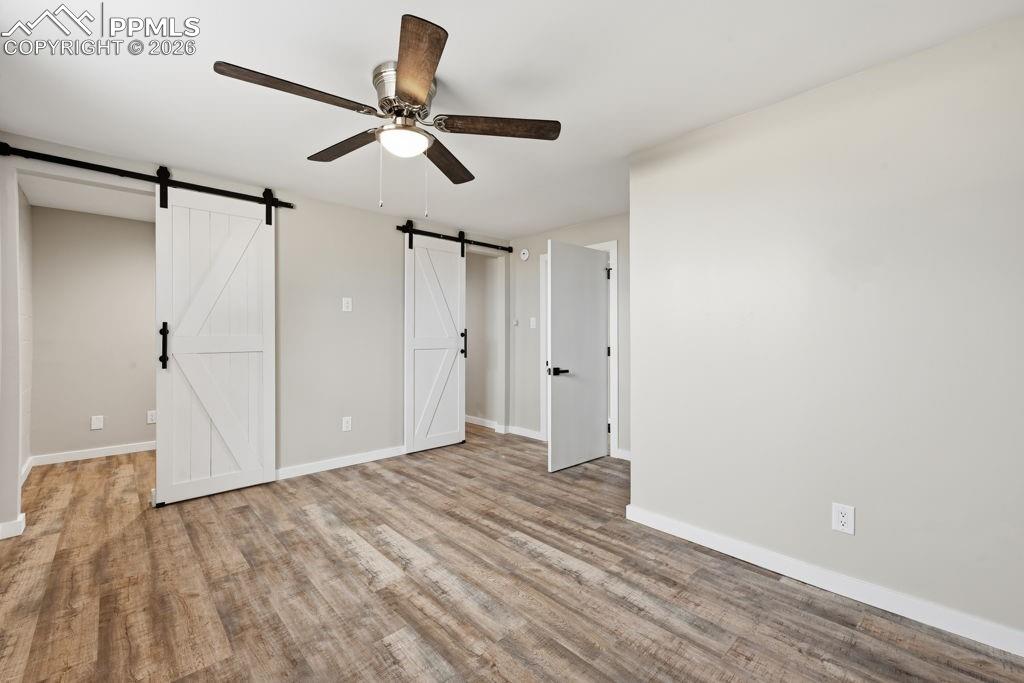 Image 8 of 26: Bedroom