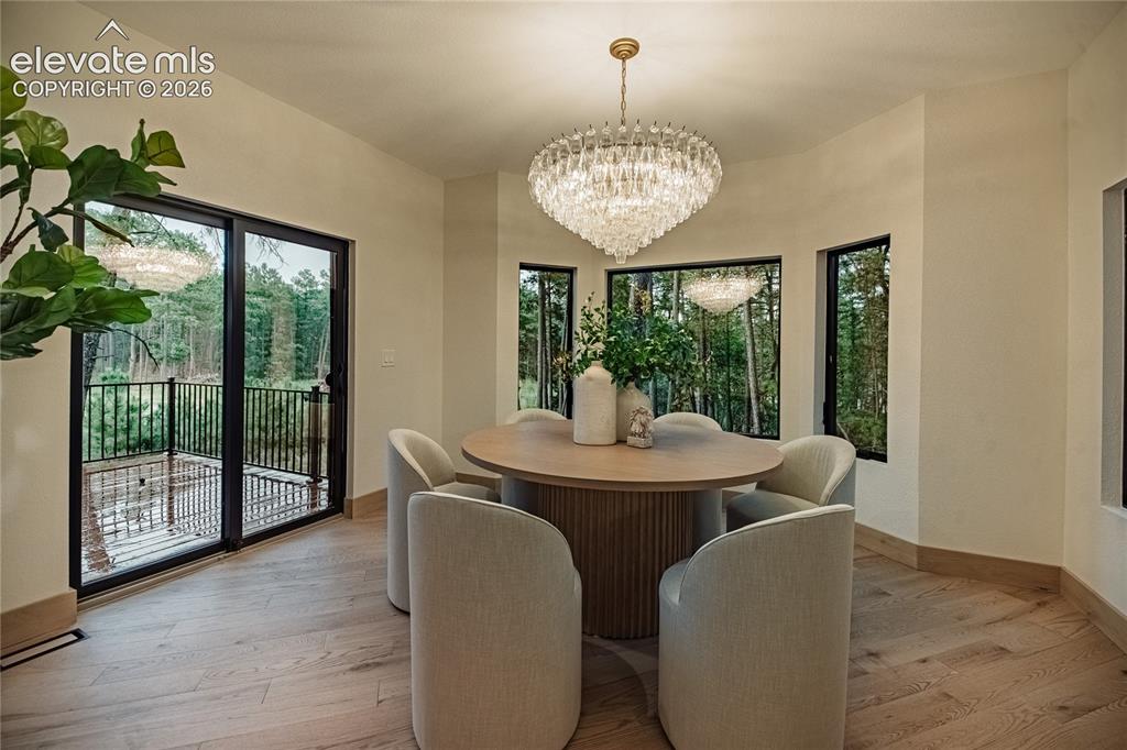 Image 13 of 50: Dining Area
