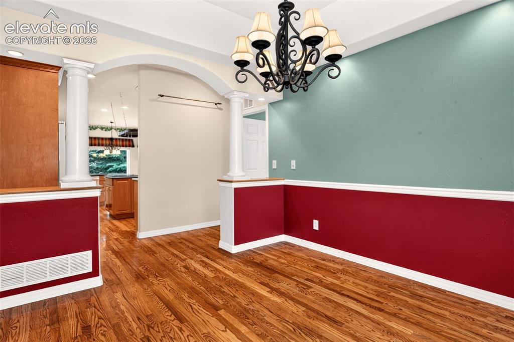 Image 10 of 35: Dining Area