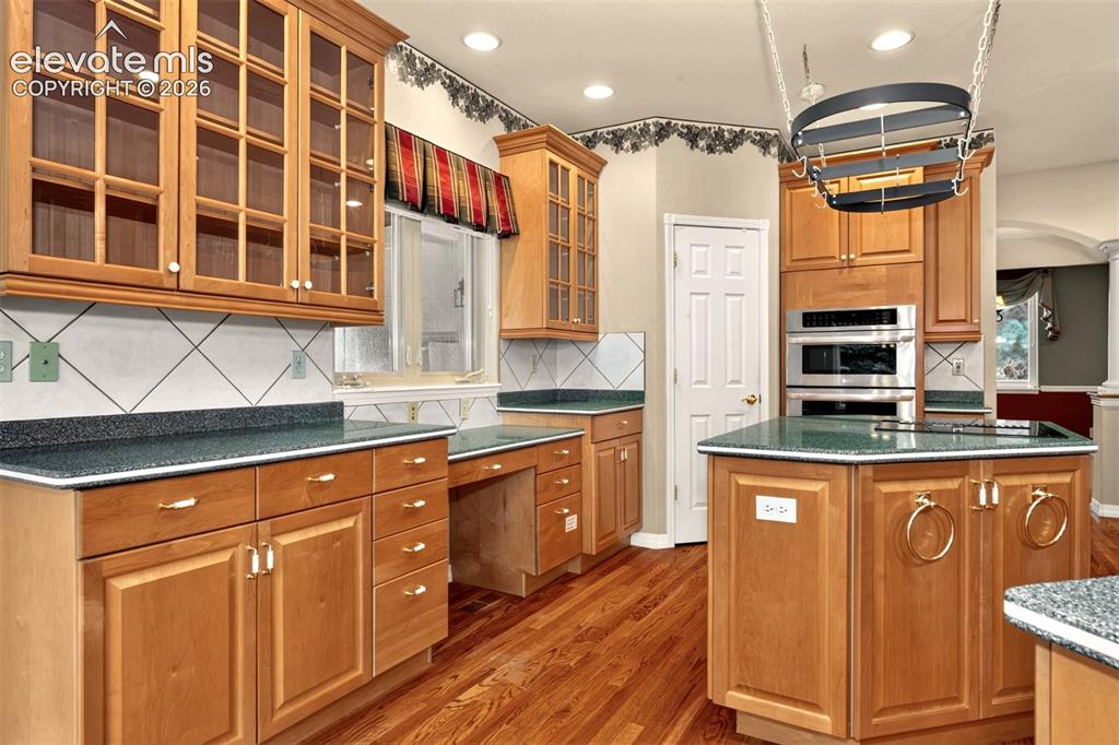 Image 12 of 35: Kitchen