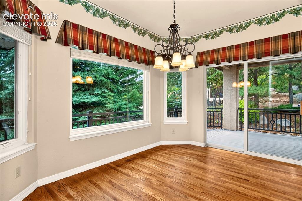 Image 14 of 35: Dining Area
