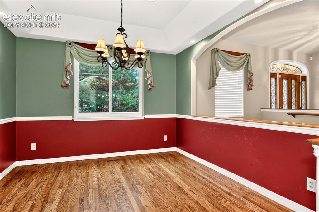 Image 9 of 35: Dining Area