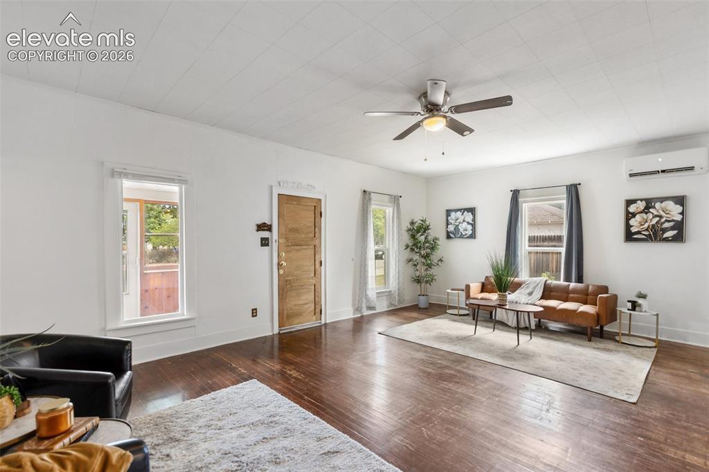 Image 11 of 38: Living Room