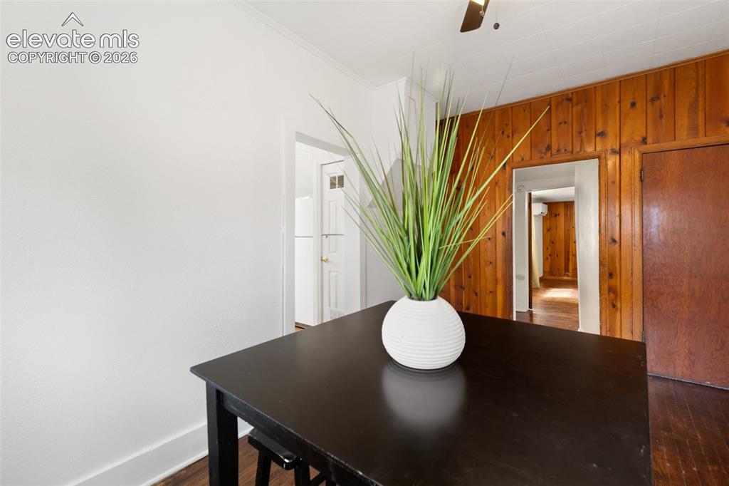 Image 15 of 38: Dining Area