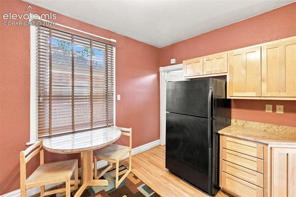 Image 15 of 47: Kitchen
