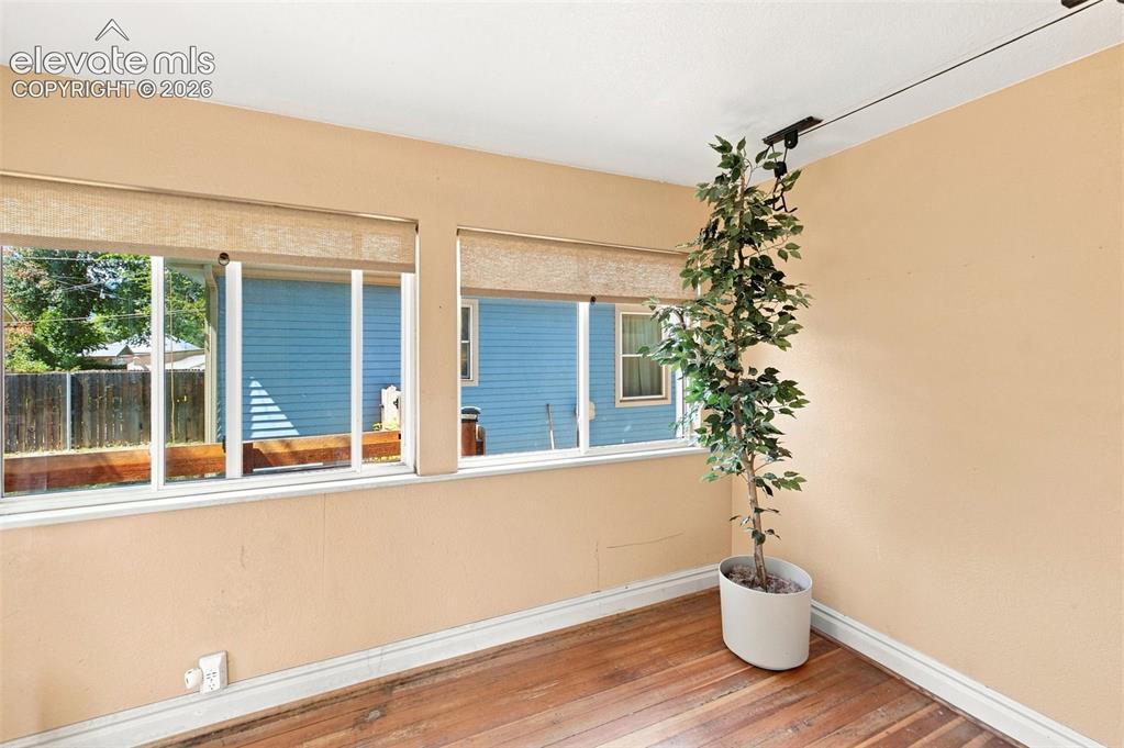 Image 17 of 47: Bedroom