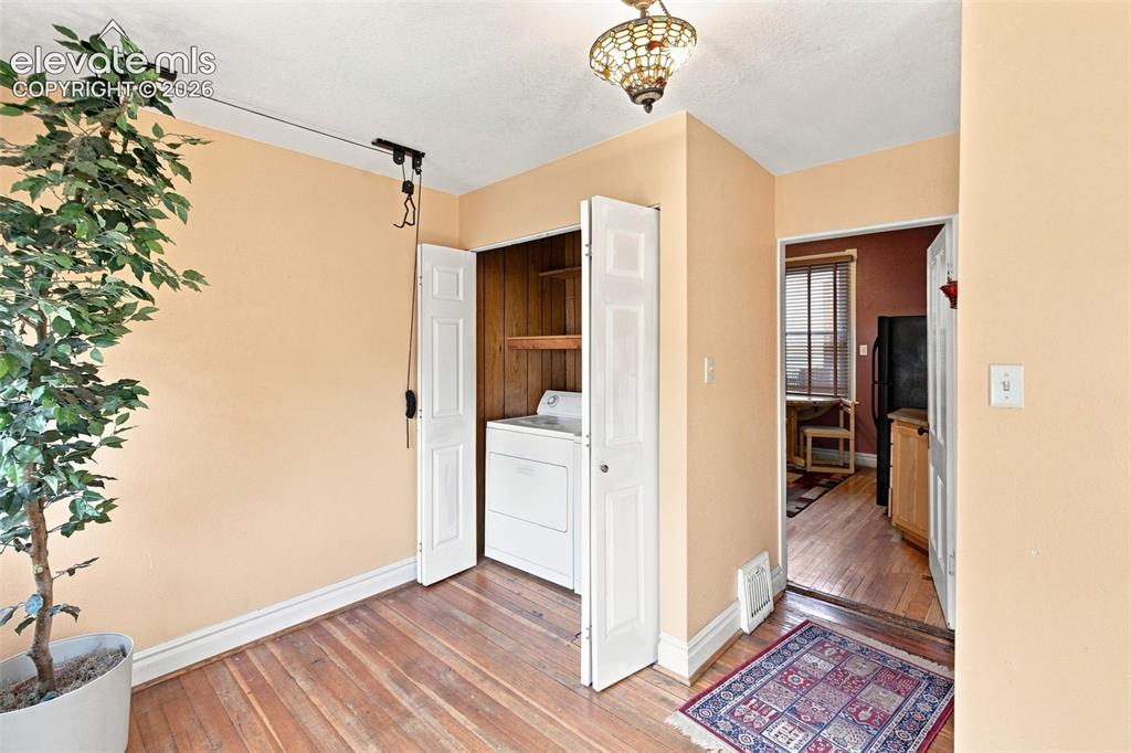 Image 18 of 47: Bedroom
