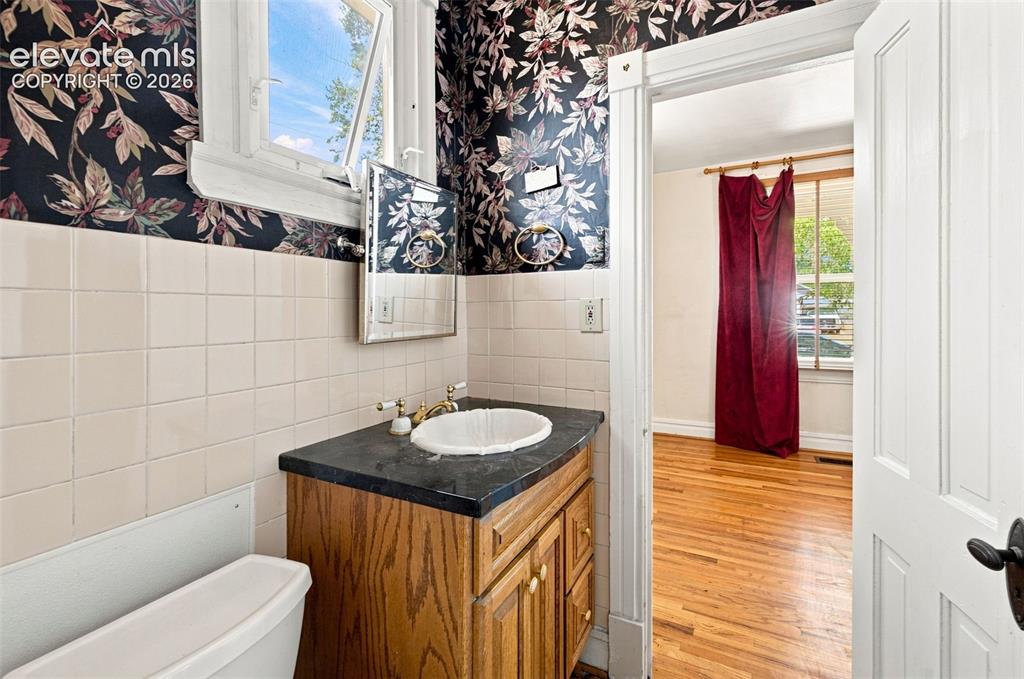 Image 24 of 47: Bathroom