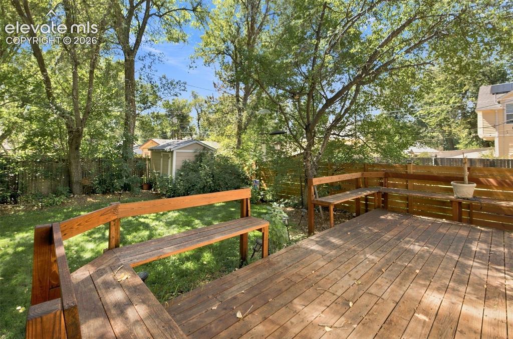 Image 31 of 47: Deck
