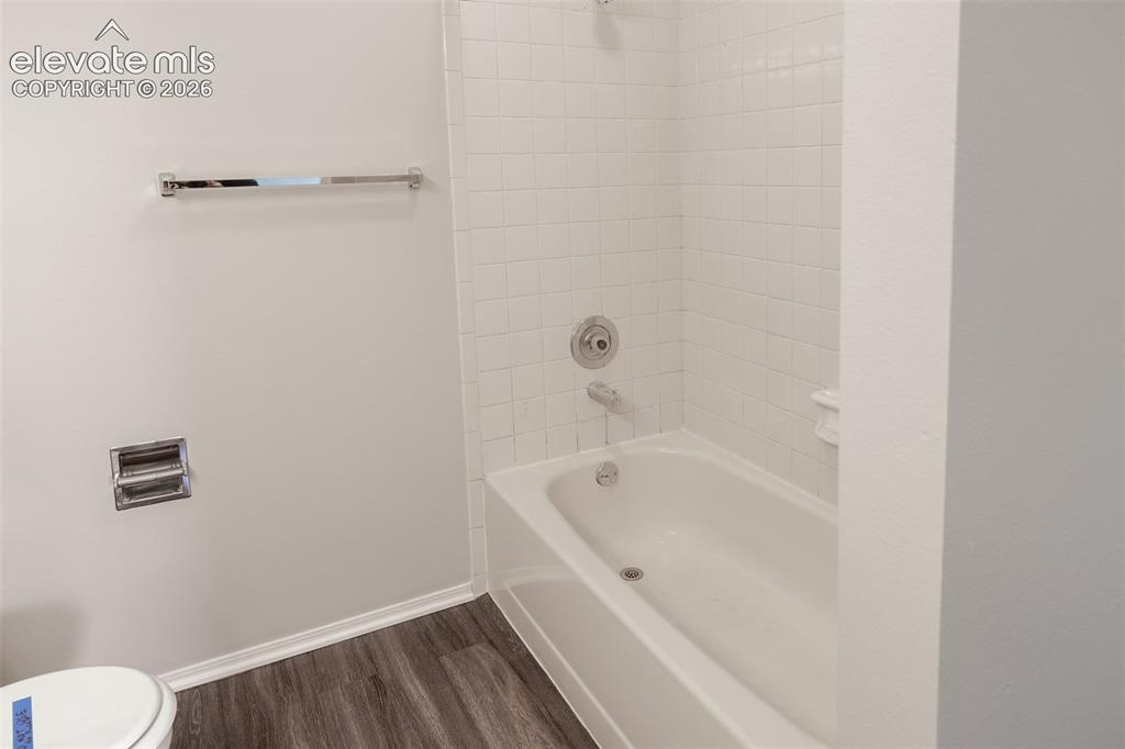 Image 17 of 22: Bathroom