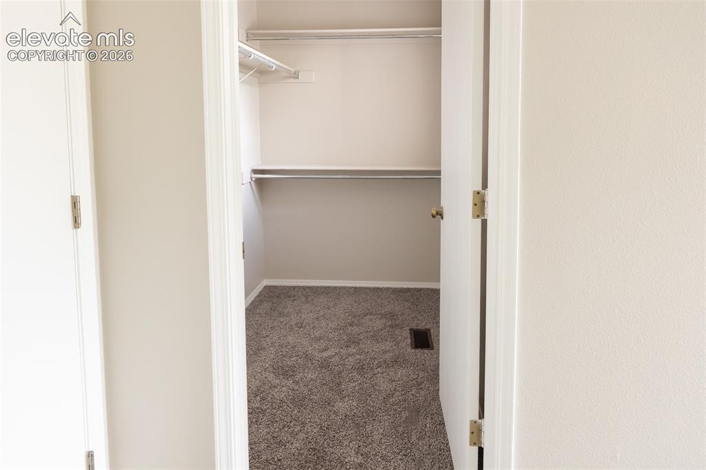 Image 20 of 22: Closet